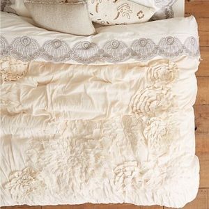 Anthropologie Georgina Queen Duvet Cover - Cream Giant Flower Appliqué Dahlias